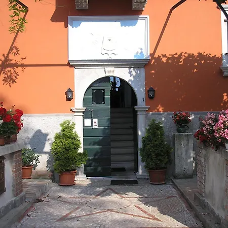 Lazzarini Battiala Apartment Nedescina