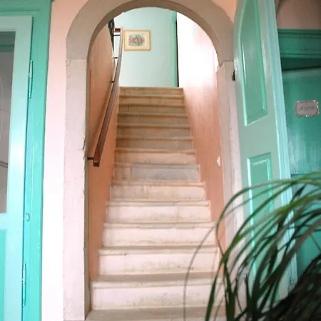 拉扎里尼巴蒂拉公寓