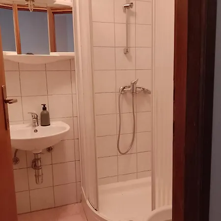 拉扎里尼巴蒂拉公寓 *