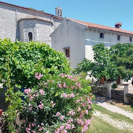 拉扎里尼巴蒂拉公寓 *